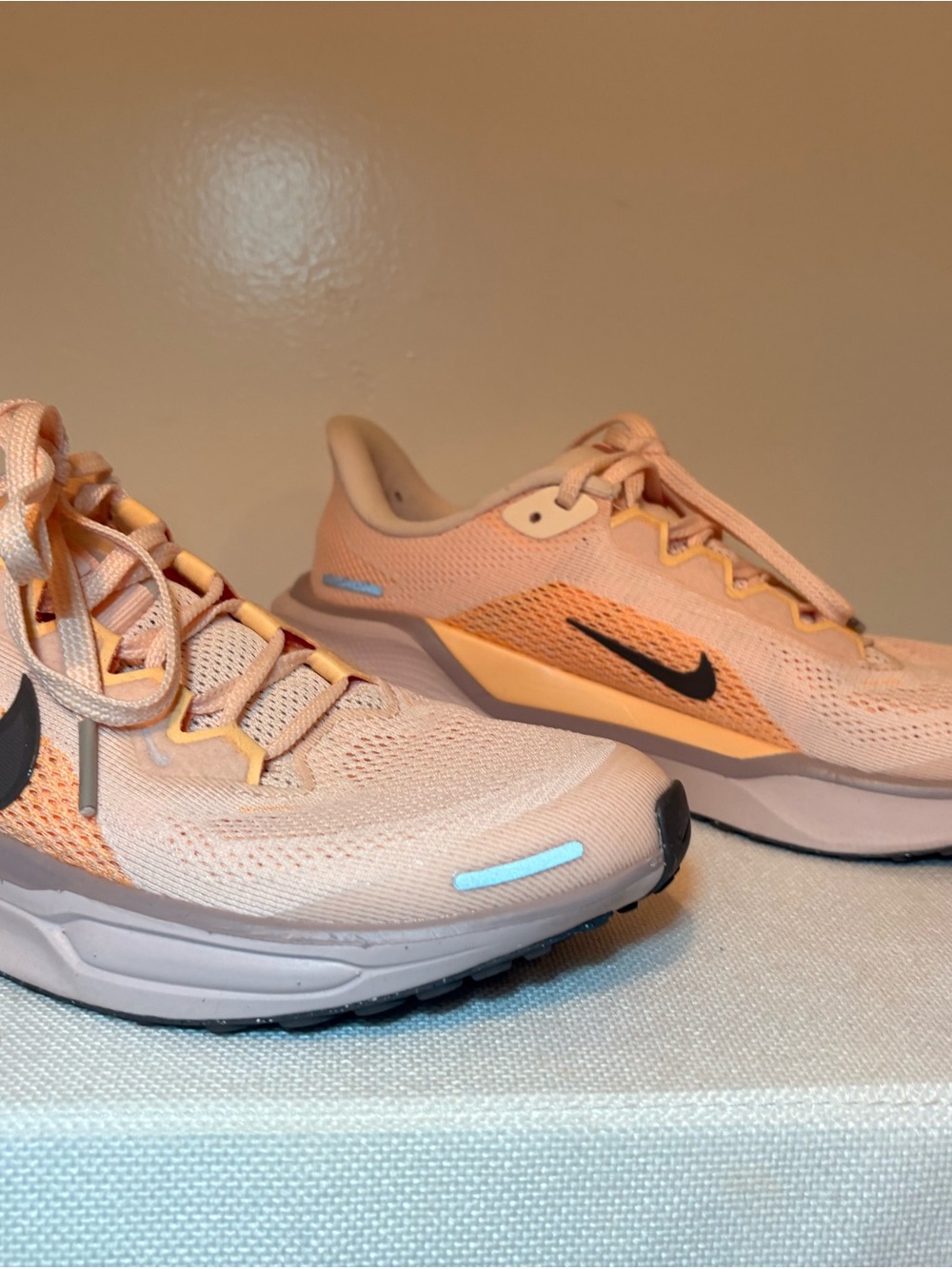 Nike Women’s Peach Mesh Running Sneakers with Black Swoosh - Picture 2 of 5